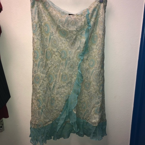 🔥HOT SALE🔥Express High Waisted Floral Wrap skirt - Picture 2 of 7